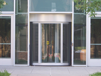 automatic revolving door