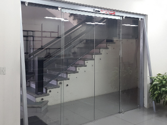 Frameless Sliding Door